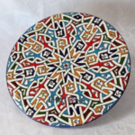 Assiette Poterie. Blue. white and red