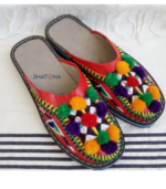 Babouche berbère femme cuir brodée au fil de coton coloré